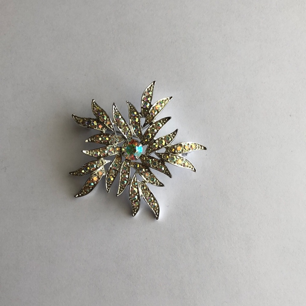 Vintage Sarah Coventry Flower Pin
